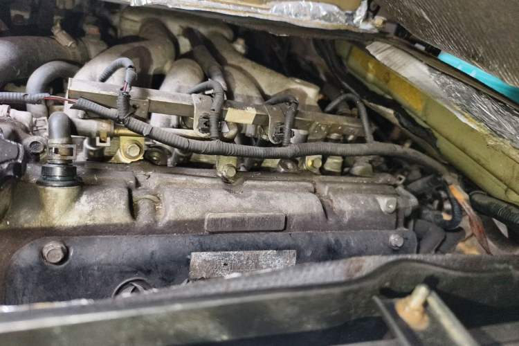 Used Dongfeng Xiaokang C37 2012 1.4L Standard Edition DK13-06 Engine Bay Left