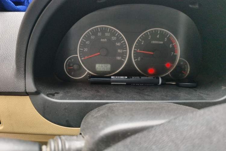 Used Dongfeng Xiaokang C37 2012 1.4L Standard Edition DK13-06 Odometer Close Up