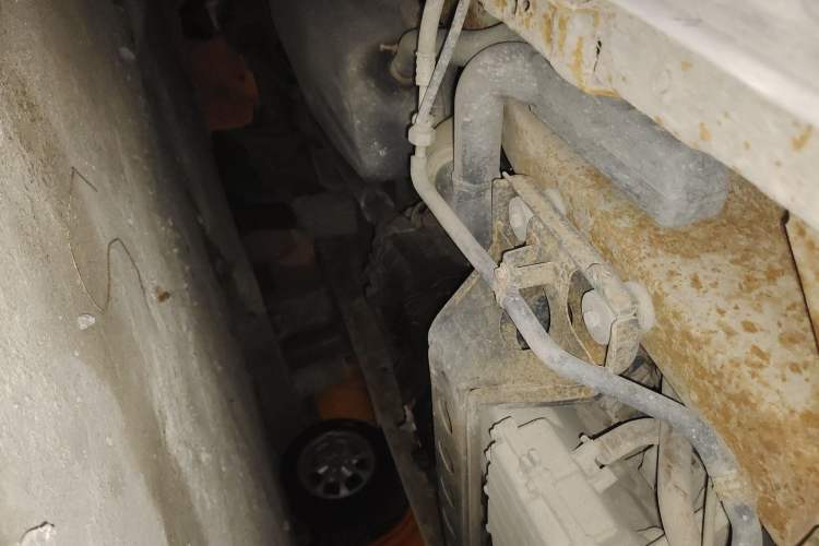 Used Dongfeng Xiaokang C37 2012 1.4L Entrepreneur II Type DK13-06 Chassis Front Right
