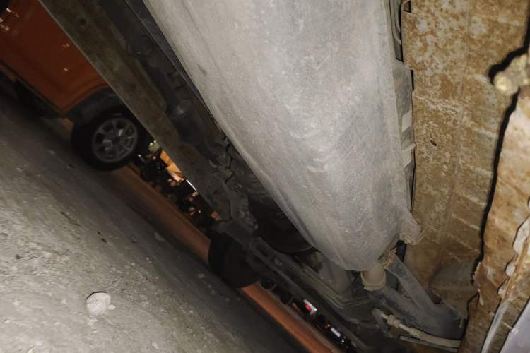 Used Dongfeng Xiaokang C37 2012 1.4L Entrepreneur II Type DK13-06 Chassis Rear Right
