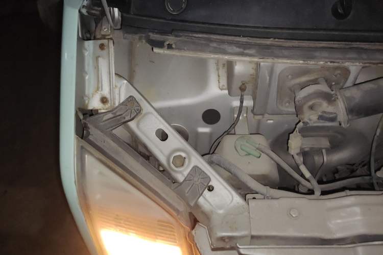 Used Dongfeng Xiaokang C37 2012 1.4L Entrepreneur II Type DK13-06 Engine Bay Right
