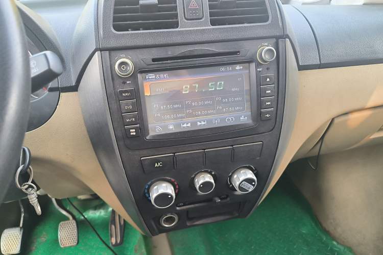 Used Dongfeng Xiaokang C37 2012 1.4L Standard Edition DK13-06 Audio And AC Panel