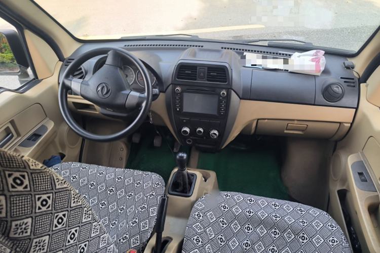 Used Dongfeng Xiaokang C37 2012 1.4L Standard Edition DK13-06 Center Console