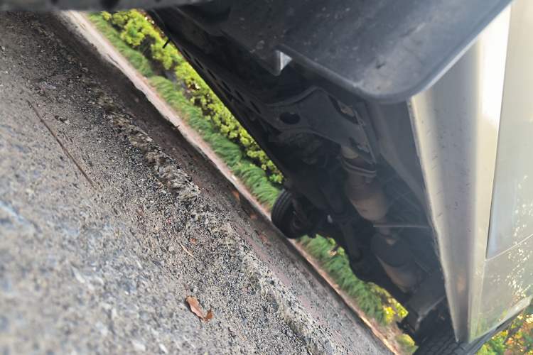 Used Dongfeng Xiaokang C37 2012 1.4L Standard Edition DK13-06 Chassis Front Left