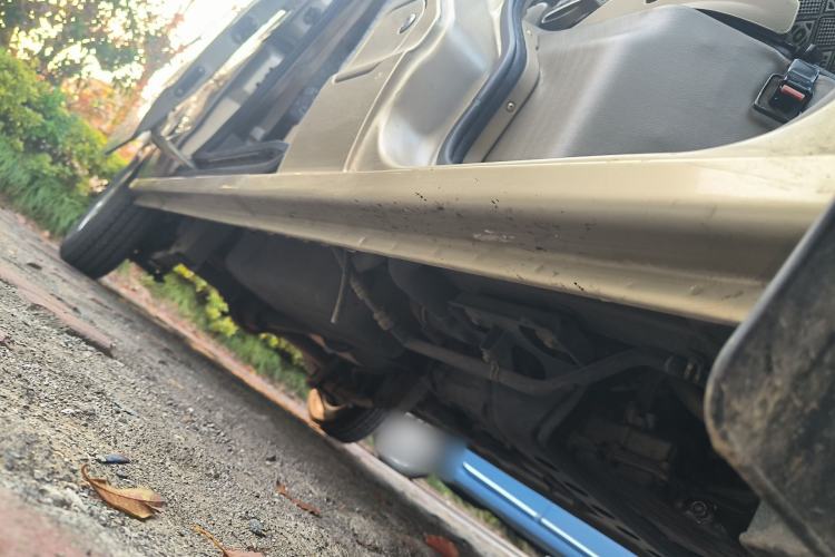Used Dongfeng Xiaokang C37 2012 1.4L Standard Edition DK13-06 Chassis Front Right