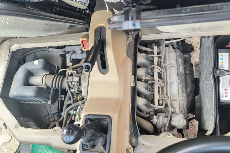 Used Dongfeng Xiaokang C37 2012 1.4L Standard Edition DK13-06 Engine Bay