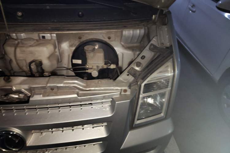 Used Dongfeng Xiaokang C37 2012 1.4L Comfort Version DK13-06 Engine Bay Left
