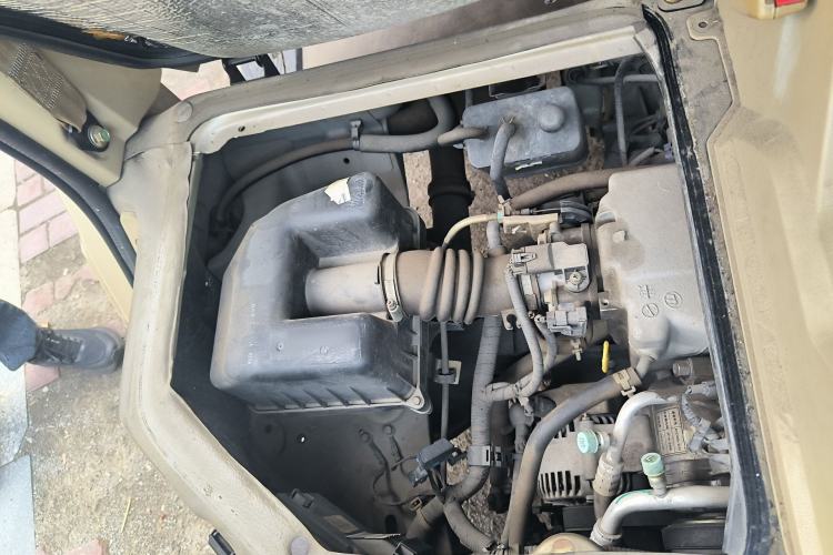 Used Dongfeng Xiaokang C37 2012 1.4L Standard Edition DK13-06 Engine Bay Right