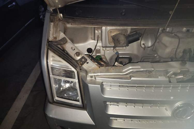 Used Dongfeng Xiaokang C37 2012 1.4L Comfort Version DK13-06 Engine Bay Right
