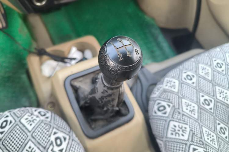 Used Dongfeng Xiaokang C37 2012 1.4L Standard Edition DK13-06 Gear Lever