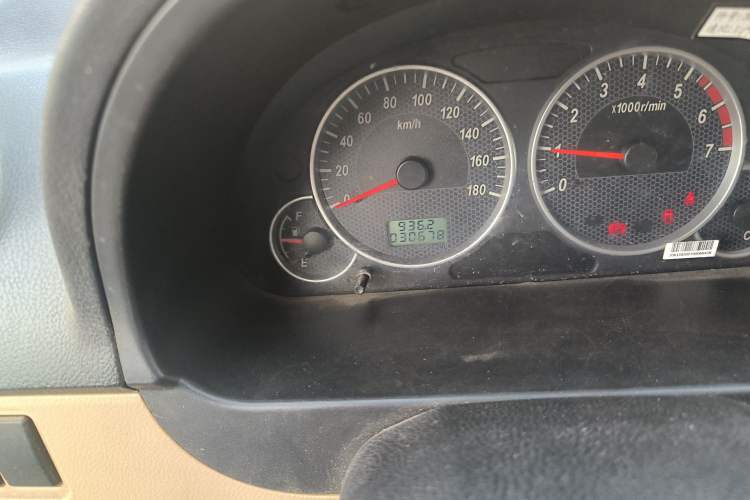 Used Dongfeng Xiaokang C37 2012 1.4L Standard Edition DK13-06 Odometer Close Up