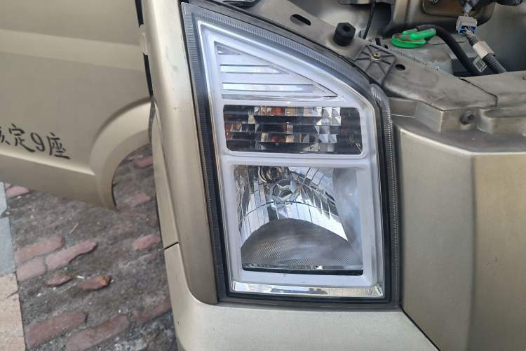 Used Dongfeng Xiaokang C37 2012 1.4L Standard Edition DK13-06 Right Front Headlight