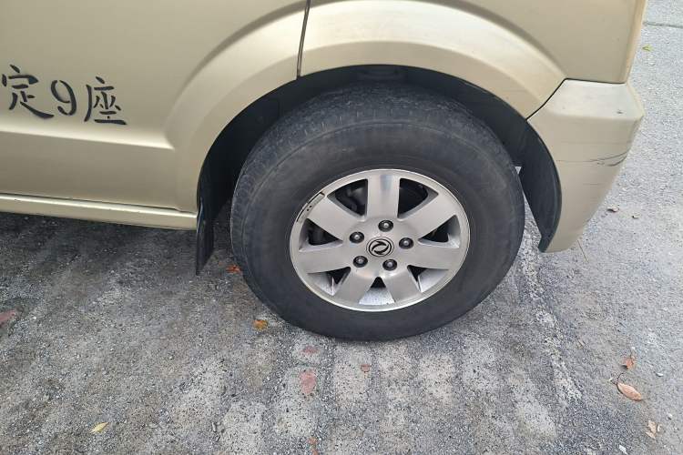 Used Dongfeng Xiaokang C37 2012 1.4L Standard Edition DK13-06 Right Front Wheel Hub