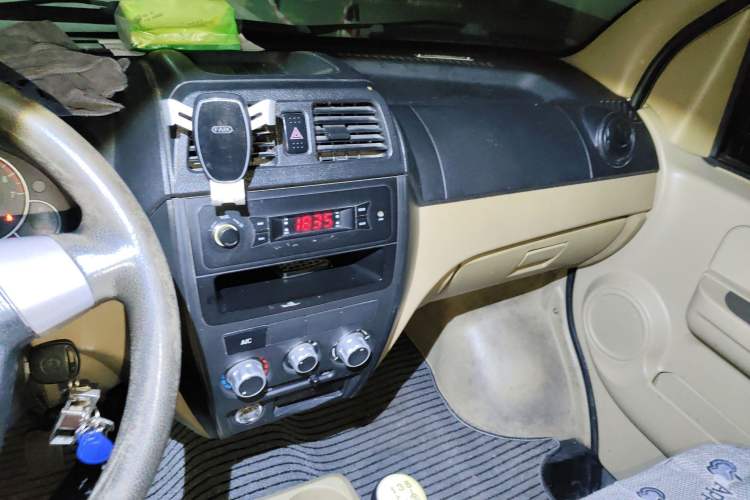 Used Dongfeng Xiaokang C37 2012 1.4L Comfort Version DK13-06 Audio And AC Panel