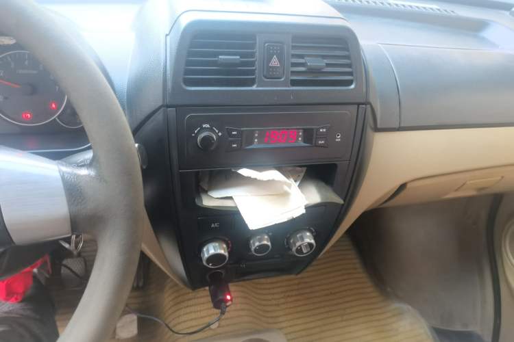 Used Dongfeng Xiaokang C37 2012 1.4L Comfort Version DK13-06 Audio And AC Panel