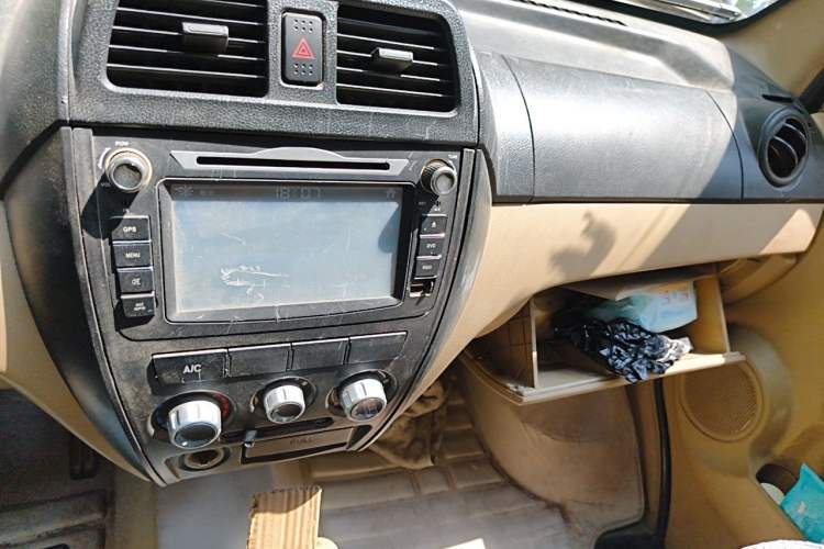 Used Dongfeng Xiaokang C37 2012 1.4L Comfort Version DK13-06 Audio And AC Panel