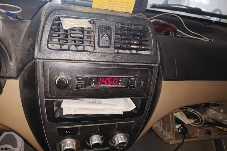 Used Dongfeng Xiaokang C37 2012 1.4L Entrepreneur II Type DK13-06 Audio And AC Panel