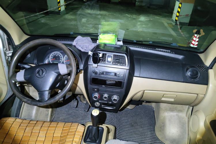 Used Dongfeng Xiaokang C37 2012 1.4L Comfort Version DK13-06 Center Console
