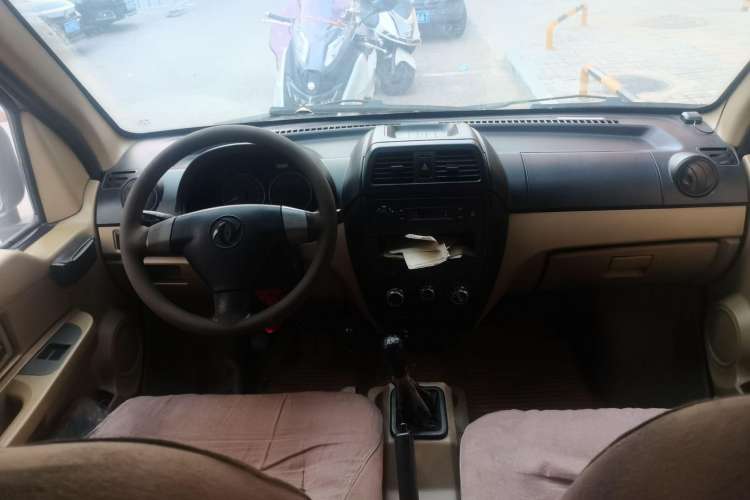 Used Dongfeng Xiaokang C37 2012 1.4L Comfort Version DK13-06 Center Console