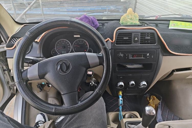 Used Dongfeng Xiaokang C37 2012 1.4L Standard Edition DK13-06 Center Console