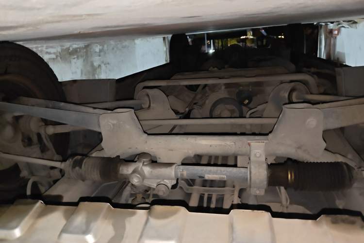 Used Dongfeng Xiaokang C37 2012 1.4L Entrepreneur II Type DK13-06 Chassis Front