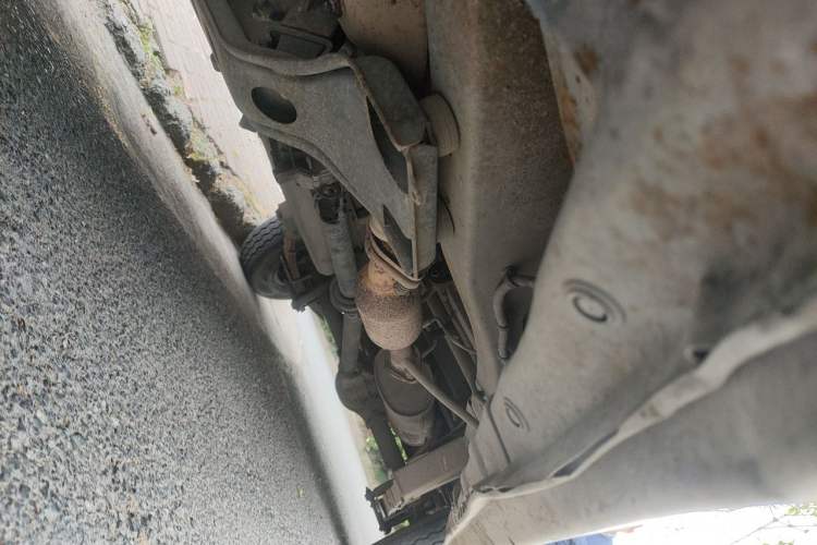 Used Dongfeng Xiaokang C37 2012 1.4L Standard Edition DK13-06 Chassis Front Left