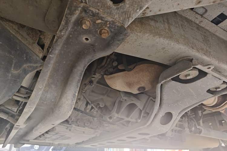 Used Dongfeng Xiaokang C37 2012 1.4L Standard Edition DK13-06 Chassis Front Left