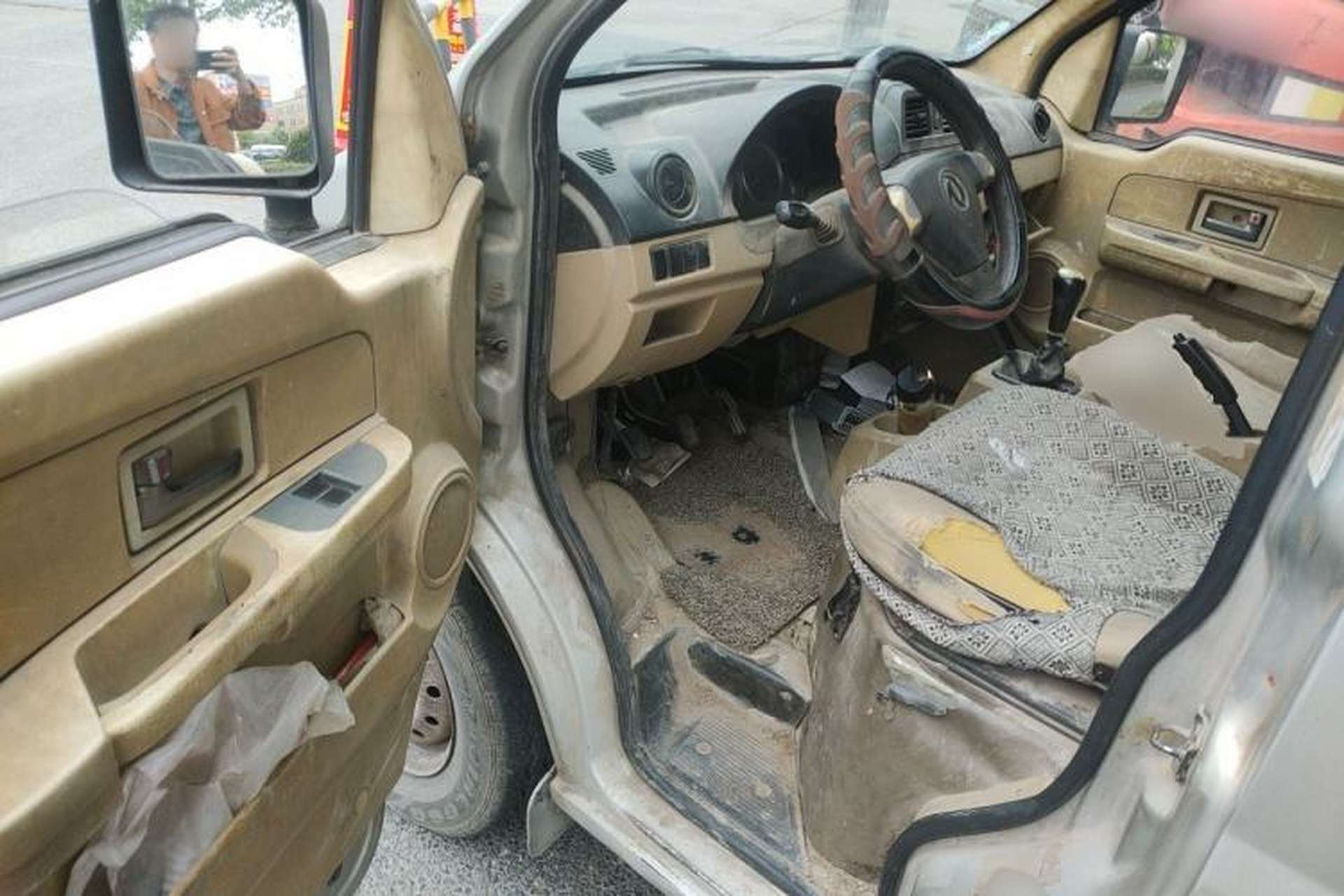 Used Dongfeng Xiaokang C37 2012 1.4L Standard Edition DK13-06 Driver Seat