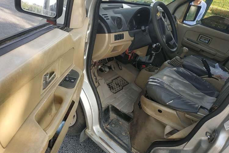 Used Dongfeng Xiaokang C37 2012 1.4L Standard Edition DK13-06 Driver Seat