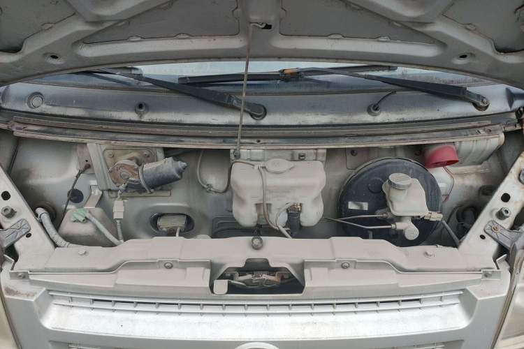 Used Dongfeng Xiaokang C37 2012 1.4L Standard Edition DK13-06 Engine Bay