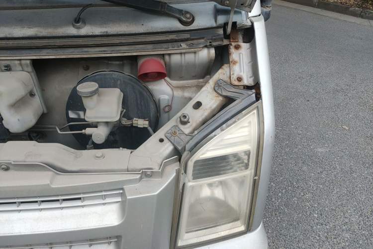 Used Dongfeng Xiaokang C37 2012 1.4L Standard Edition DK13-06 Engine Bay Left