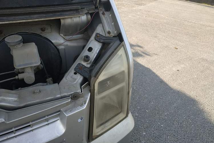Used Dongfeng Xiaokang C37 2012 1.4L Standard Edition DK13-06 Engine Bay Left