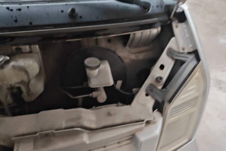 Used Dongfeng Xiaokang C37 2012 1.4L Entrepreneur II Type DK13-06 Engine Bay Left