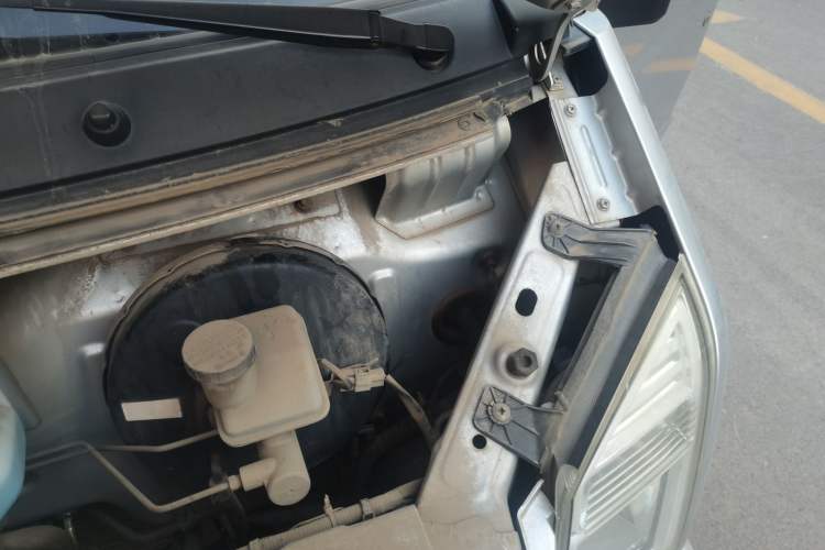 Used Dongfeng Xiaokang C37 2012 1.4L Comfort Version DK13-06 Engine Bay Left