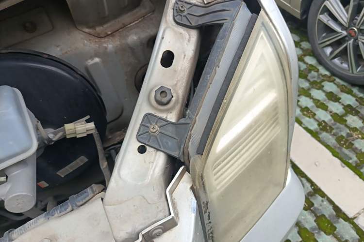 Used Dongfeng Xiaokang C37  Engine Bay Left