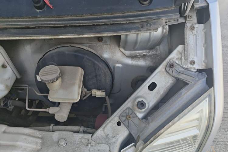 Used Dongfeng Xiaokang C37 2012 1.4L Standard Edition DK13-06 Engine Bay Left