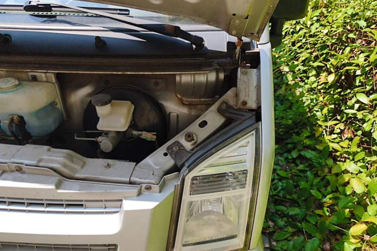 Used Dongfeng Xiaokang C37 2012 1.4L Comfort Version DK13-06 Engine Bay Left