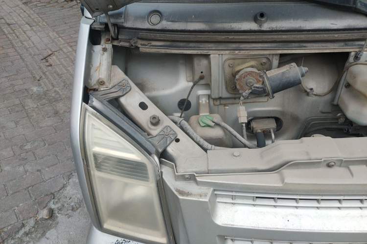 Used Dongfeng Xiaokang C37 2012 1.4L Standard Edition DK13-06 Engine Bay Right