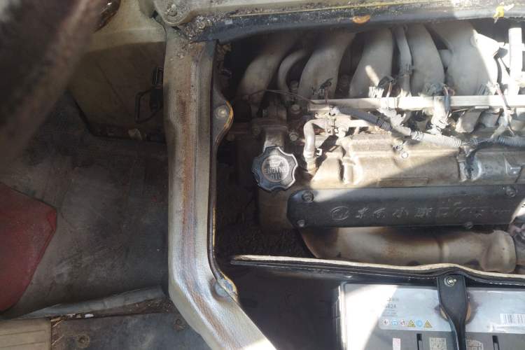 Used Dongfeng Xiaokang C37 2012 1.4L Standard Edition DK13-06 Engine Bay Right
