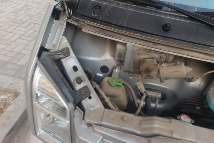 Used Dongfeng Xiaokang C37 2012 1.4L Comfort Version DK13-06 Engine Bay Right