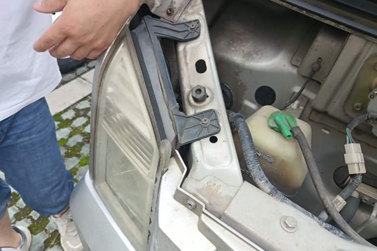 Used Dongfeng Xiaokang C37  Engine Bay Right
