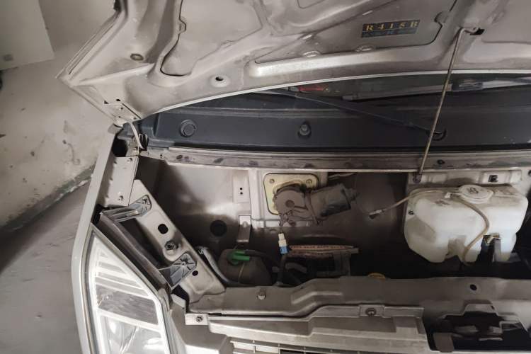 Used Dongfeng Xiaokang C37 2012 1.4L Entrepreneur II Type DK13-06 Engine Bay Right