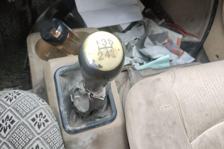 Used Dongfeng Xiaokang C37 2012 1.4L Standard Edition DK13-06 Gear Lever