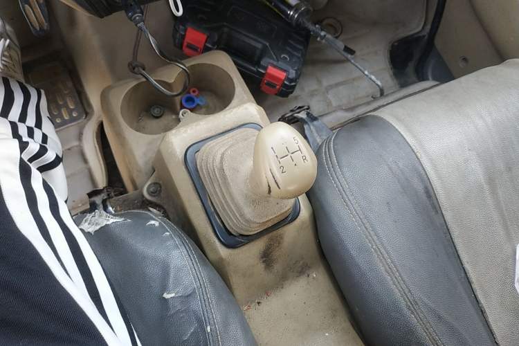 Used Dongfeng Xiaokang C37 2012 1.4L Standard Edition DK13-06 Gear Lever