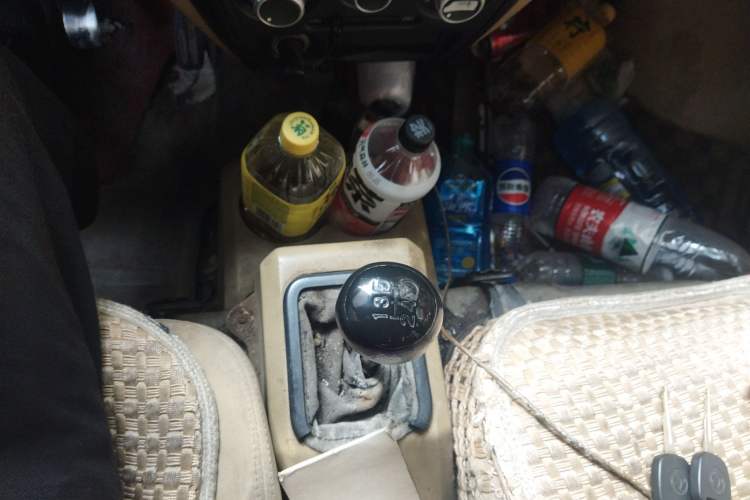 Used Dongfeng Xiaokang C37 2012 1.4L Standard Edition DK13-06 Gear Lever