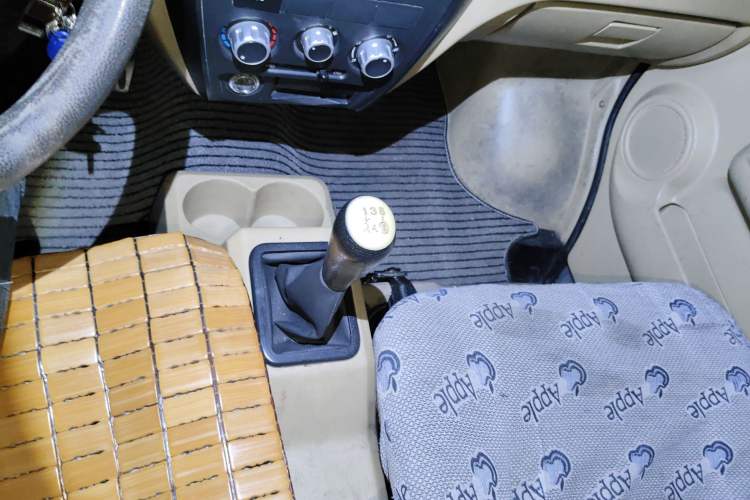 Used Dongfeng Xiaokang C37 2012 1.4L Comfort Version DK13-06 Gear Lever