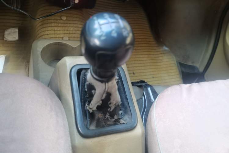 Used Dongfeng Xiaokang C37 2012 1.4L Comfort Version DK13-06 Gear Lever