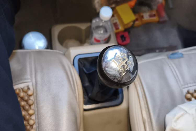 Used Dongfeng Xiaokang C37 2012 1.4L Comfort Version DK13-06 Gear Lever