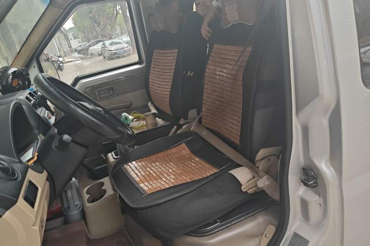 Used Dongfeng Xiaokang C37 2012 1.4L Entrepreneur II Type DK13-06 Left Front Seat