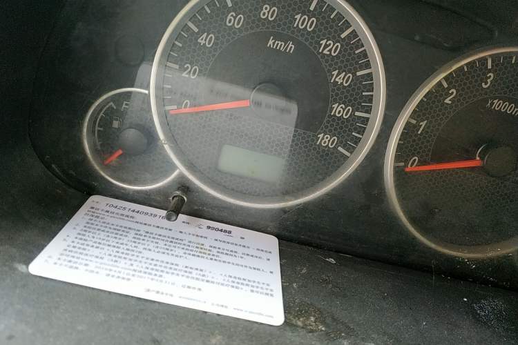 Used Dongfeng Xiaokang C37 2012 1.4L Standard Edition DK13-06 Odometer Close Up